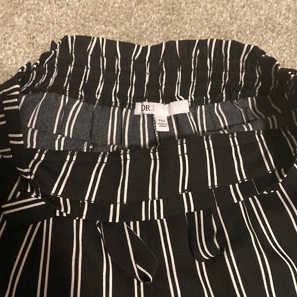 NWT DR2 Women Black Striped Tie Front  Short Size S
